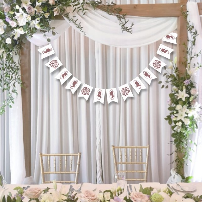 Regency Pink Cameos Rose Wimpelkette (Von Creator hochgeladen)