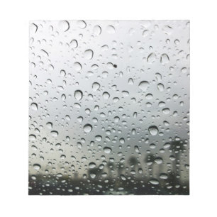 Regenfälle auf der Windschutzscheibe in Kalifornie Notizblock