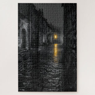 Regennasse Kopfsteinpflasterstraße