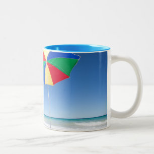 Regenschirm auf Strand   Australien Zweifarbige Tasse