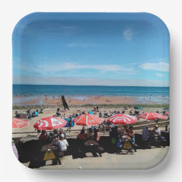 Regenschirme am Bridlington-Meer Pappteller