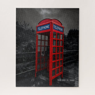 Regentag-Rotes-Telefonhäuschen-Urban-Dramatisch