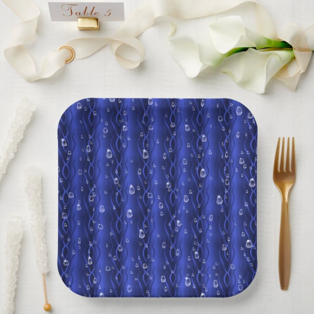 Regentropfen auf blauem Metall Pappteller (Hochzeit)