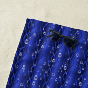 Regentropfen auf blauem Metall Strandtuch