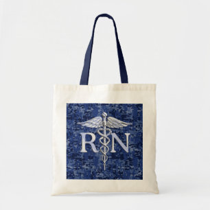 Registriert Nurse RN Caduceus auf Blue Camouflage Tragetasche