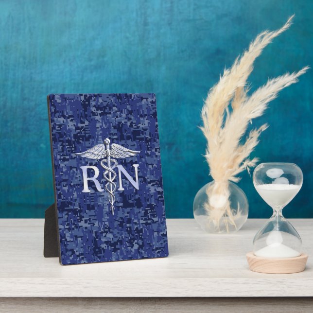 Registriert Nurse RN Caduceus auf Navy Blue Camouf Fotoplatte (Seite)