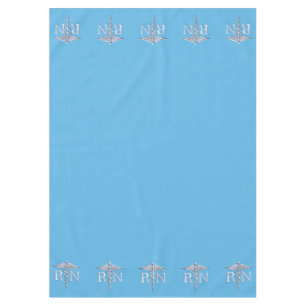 Registriert Nurse RN Caduceus auf Pastel Blue Tischdecke