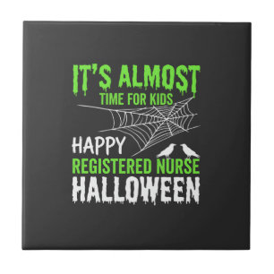 Registrierte Pflegekraft Halloween Spinnennetz und Fliese