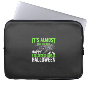Registrierte Pflegekraft Halloween Spinnennetz und Laptopschutzhülle