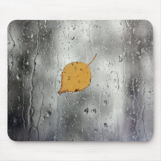 Regnerisches Fenster mit Blatt Mousepad (Vorne)