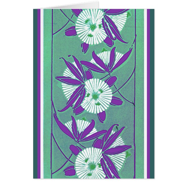 Reicher Deko mit Blumen (Vorne)