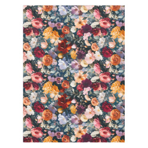 Reiches Gartenbouquet — Editoriale Farbschichtung Tischdecke