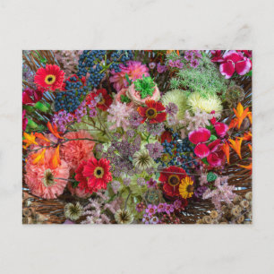 Reiches herbstliches Blumenbouquet mit Gerbera und Postkarte