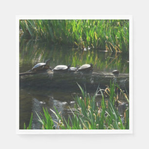 Reihe von grünen Schildkröten in der Natur Foto Serviette