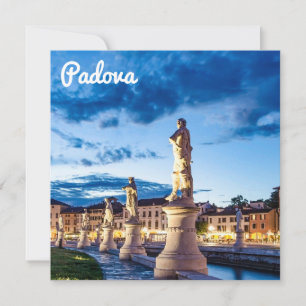 Reihe von illuminierten Statuen in Padova