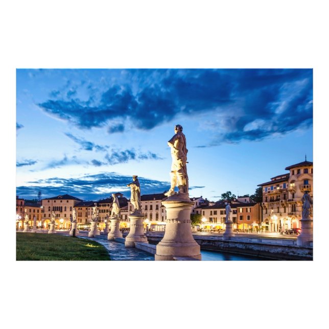 Reihe von illuminierten Statuen in Padova Fotodruck (Vorne)