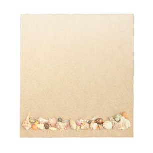 Reihe von Muscheln am Strand Sand Notizblock