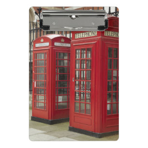 Reihe von Telefonzellen hinter dem Royal Mini Klemmbrett