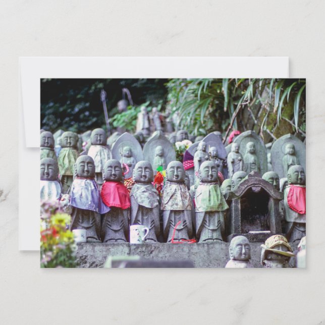 Reihen kleiner Jizo-Mönchsstatuen mit Bikes - Japa Einladung (Vorderseite)
