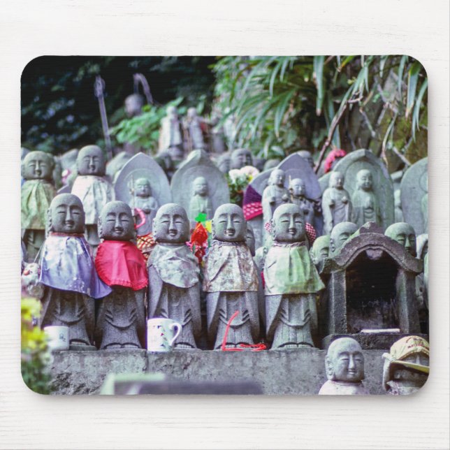 Reihen kleiner Jizo-Mönchsstatuen mit Bikes - Japa Mousepad (Vorne)