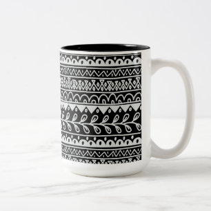 Reihen von schwarzen und weißen Doodle-Mustern Zweifarbige Tasse