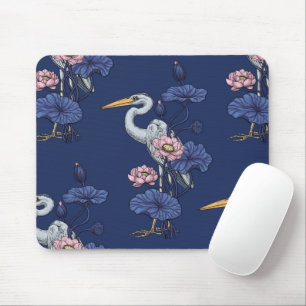 Reiher im rosa Lotosgarten auf delphinblau Mousepad