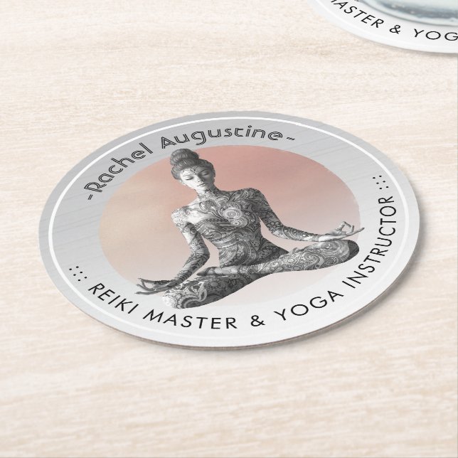 Reiki Master Lotus Pose Runder Pappuntersetzer (Angewinkelt)