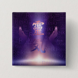 Reiki Symbole und heilende Hände auf lila Licht Button