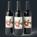Reindeer Betrunken Funny Christmas Character Weinetikett<br><div class="desc">Funny Christmas Rentier Cartoon Charakter,  sieht wirklich Betrunken und groggy,  nach dem Party,  mit noch ein Glas mit Champagner auf der Pfote und mit Daumen up. Original Vector Grafik Copyright BluedarkArt The ChameleonArt.</div>