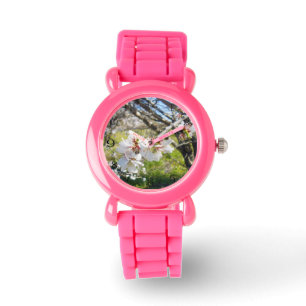 Reiner Frühling: Weiße Blüten auf einem Baum Armbanduhr