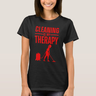 Reinigung der häuslichen Behandlung von Frauen im  T-Shirt