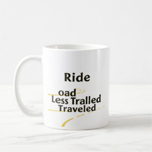Reise auf der weniger befahrenen Straße Kaffeetasse