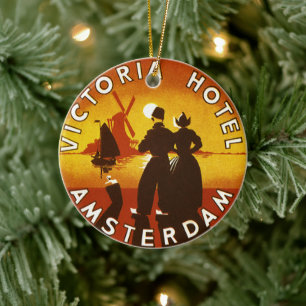 Reise im Stil der Vergangenheit, Victoria Hotel, A Keramikornament