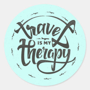 Reise ist meine Therapie Runder Aufkleber