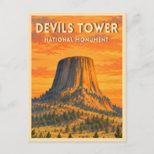 Reise zum Devils Tower Wyoming im Retro-Sonnenunte Postkarte