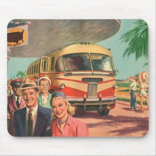 Reisende aus alter Zeit auf Urlaub am Busbahnhof Mousepad