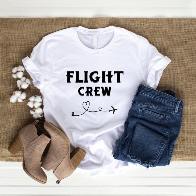 Reisende Crew Schwarzes Flugzeug Herzurlaub T-Shirt (Von Creator hochgeladen)