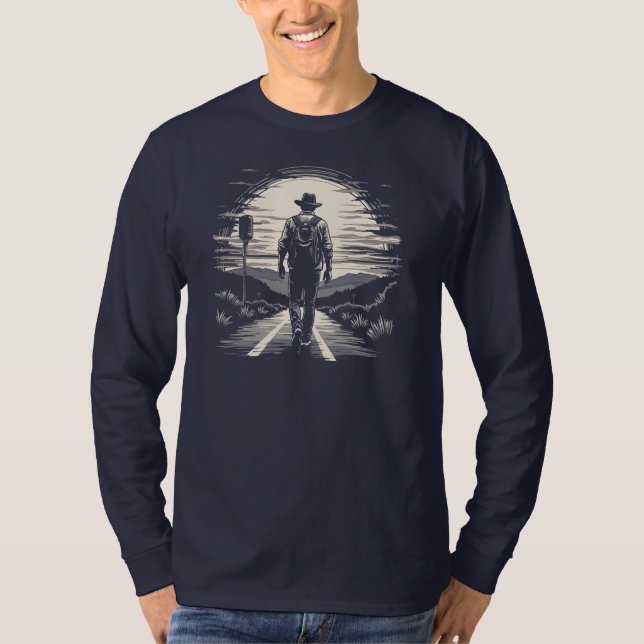 Reisende, die vor einem Sonnenuntergang auf der St T-Shirt (Vorderseite)