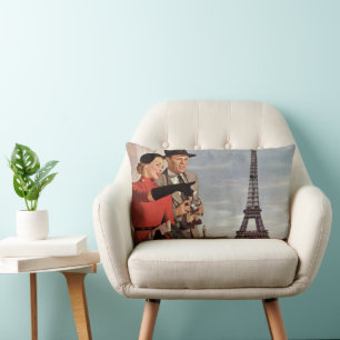 Reisende im Vintage-Stil am Eiffelturm, Paris-Urla Lendenkissen