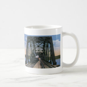Reiseverkehr der Vergangenheit Zug auf Brücke Kaffeetasse