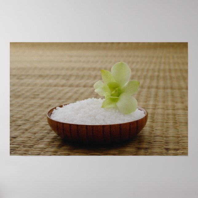Reißschale mit einer Blume auf einer Täami-Matte Poster (Vorne)