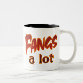Reißzähne Halloweens Punny dankt viel Zweifarbige Tasse