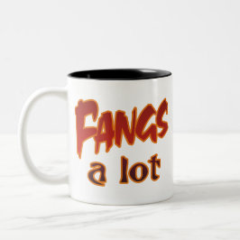 Reißzähne Halloweens Punny dankt viel Zweifarbige Tasse