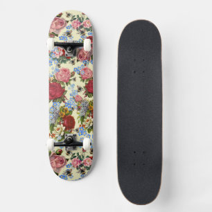 Reite mit Rosen, Vergissmeinnicht und Bienen Skateboard