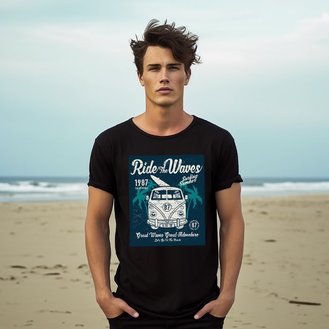 Reiten Sie Retro-Surfen T-Shirt (Von Creator hochgeladen)