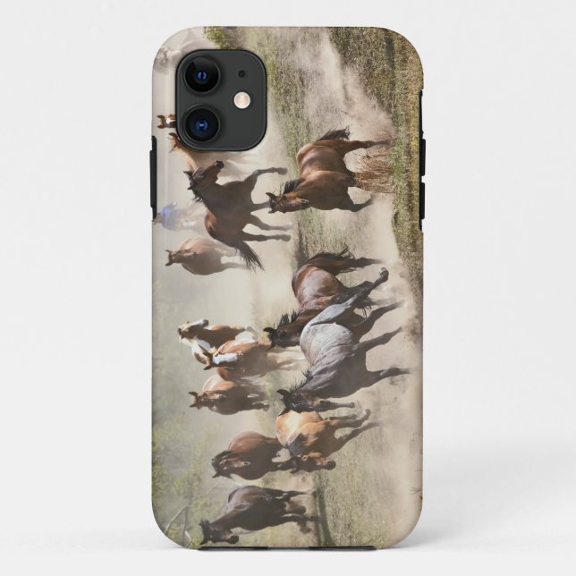 Reitpferde während der Roundup, Montana Case-Mate iPhone Hülle (Rückseite)
