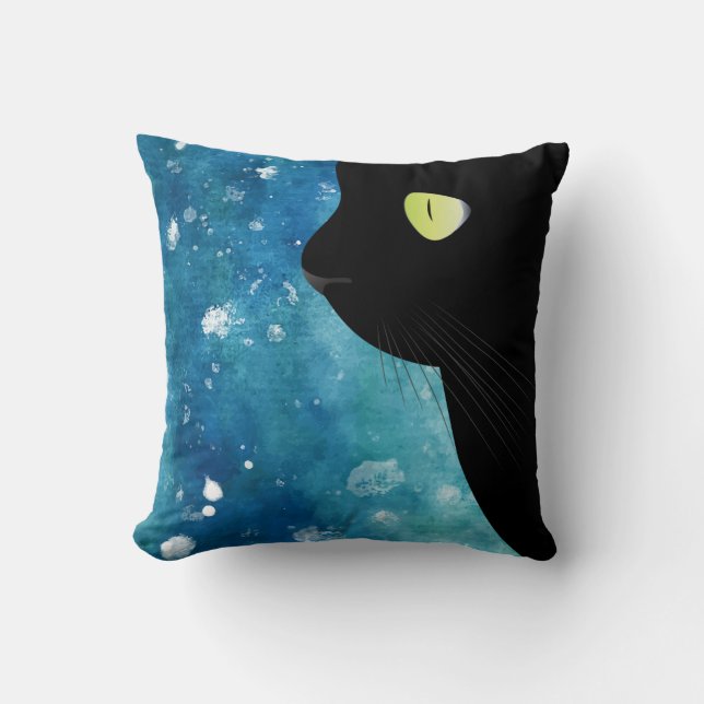 Reizende schwarze Katze im blauen Kissen (Vorderseite)