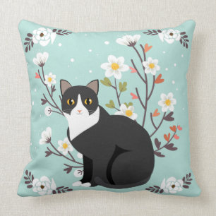 Reizende Tuxedo-Katze im Blumenthrow-Kissen Kissen