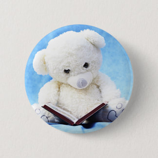 Reizender weißer Teddybär las Buch Button
