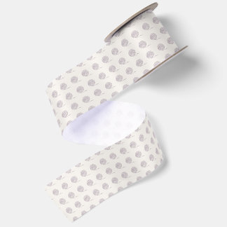 Reizendes Lavendel-Garnball-Muster Creme-Satin Satinband